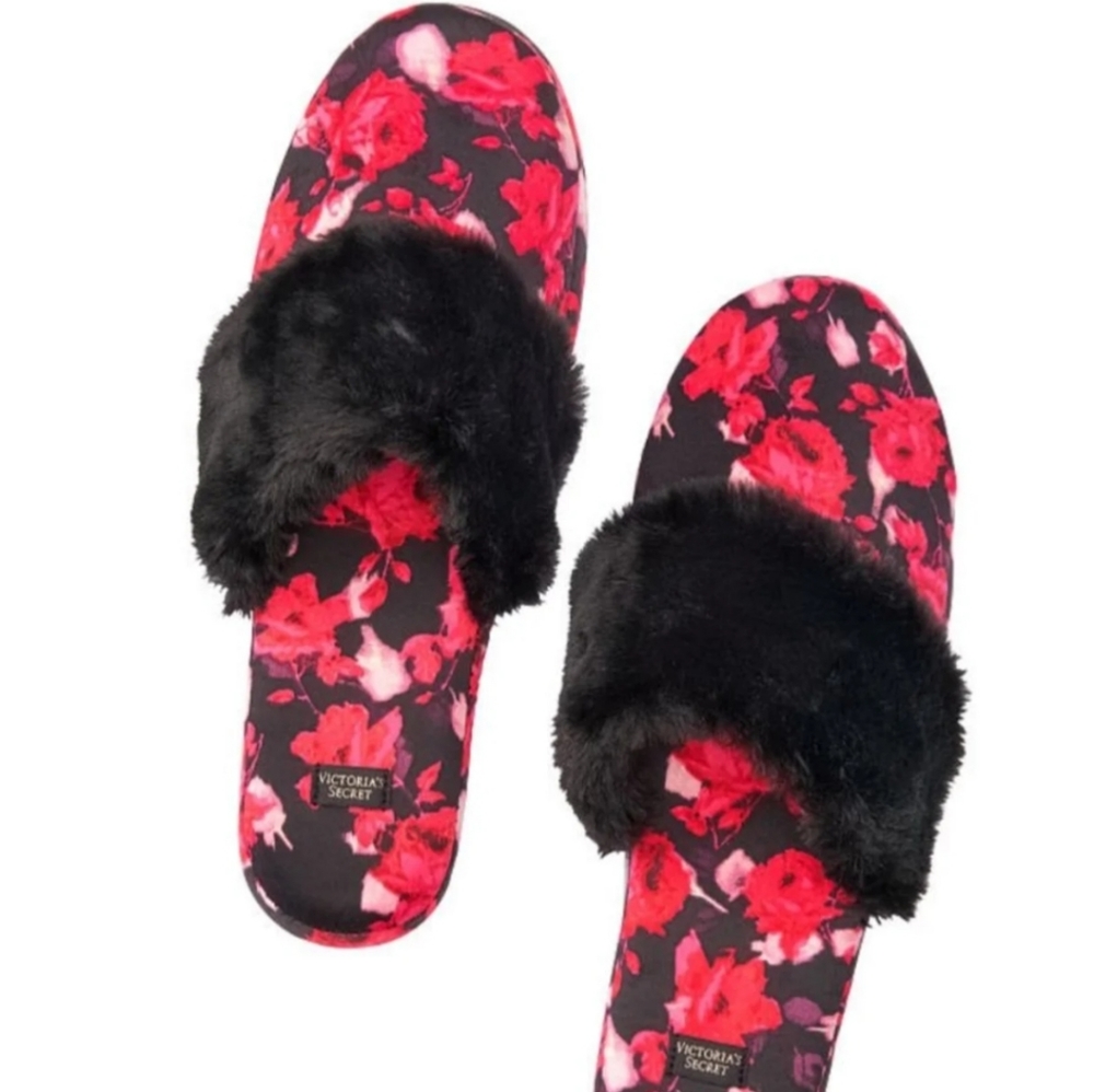 Victoria Secret pink slippers size S (5-6)